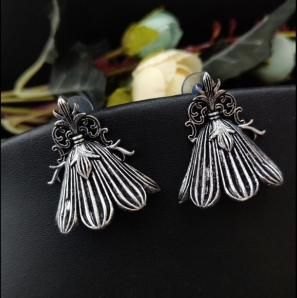 EARRINGS - Picture 2 of 4